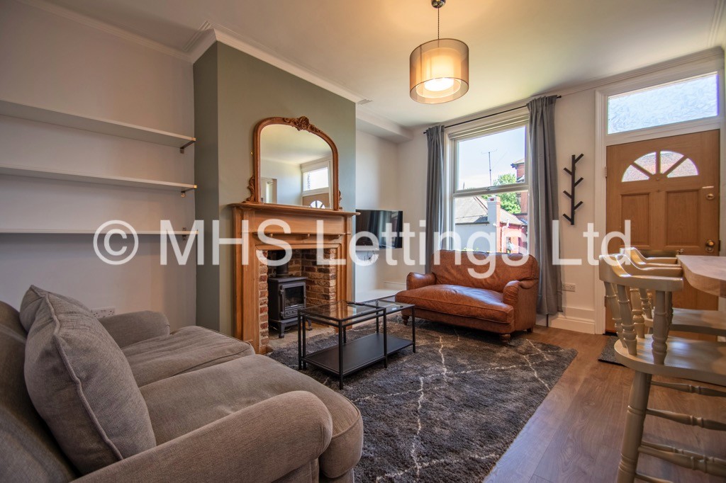 Photo of 2 Bedroom Mid Terraced House in 5 Wetherby Place, Leeds, LS4 2JG