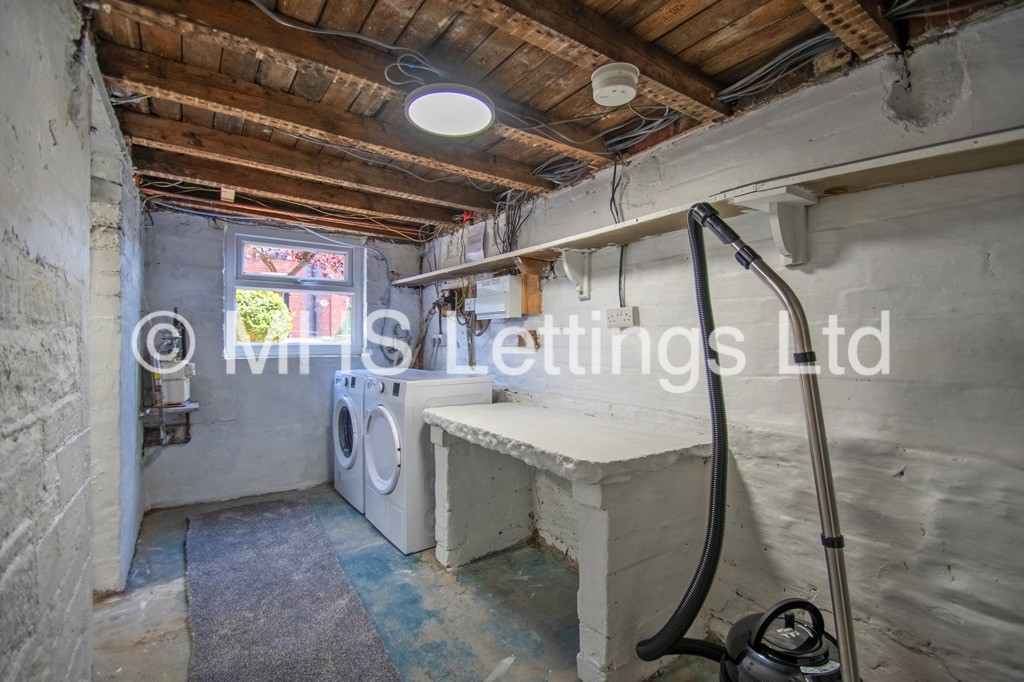 Photo of 2 Bedroom Mid Terraced House in 5 Wetherby Place, Leeds, LS4 2JG