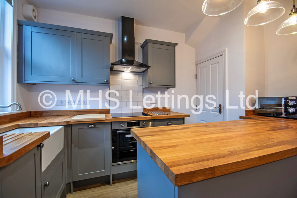 Photo of 2 Bedroom Mid Terraced House in 16 Trelawn Place, Leeds, LS6 3JP
