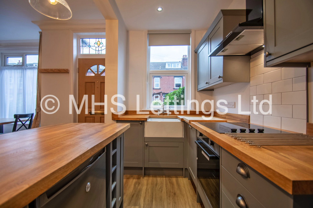 Photo of 2 Bedroom Mid Terraced House in 16 Trelawn Place, Leeds, LS6 3JP