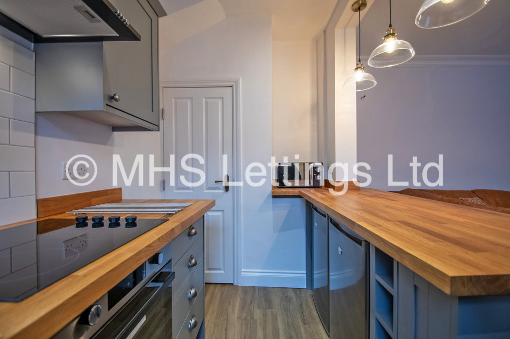Photo of 2 Bedroom Mid Terraced House in 16 Trelawn Place, Leeds, LS6 3JP