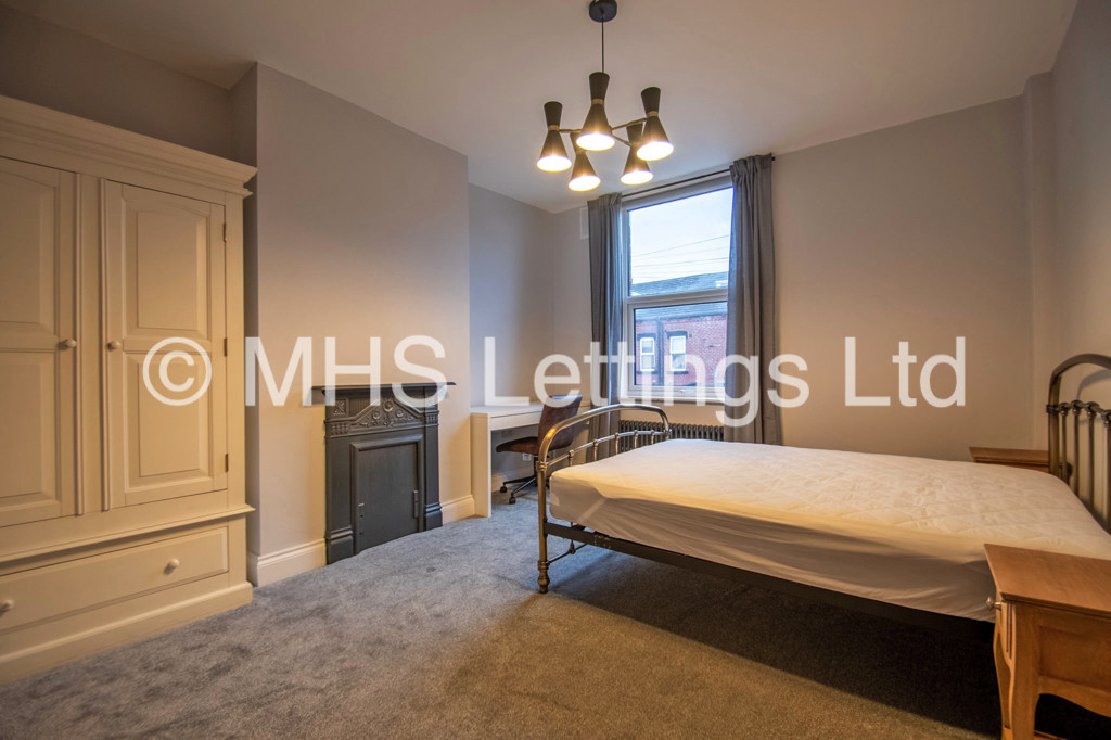 Photo of 2 Bedroom Mid Terraced House in 16 Trelawn Place, Leeds, LS6 3JP