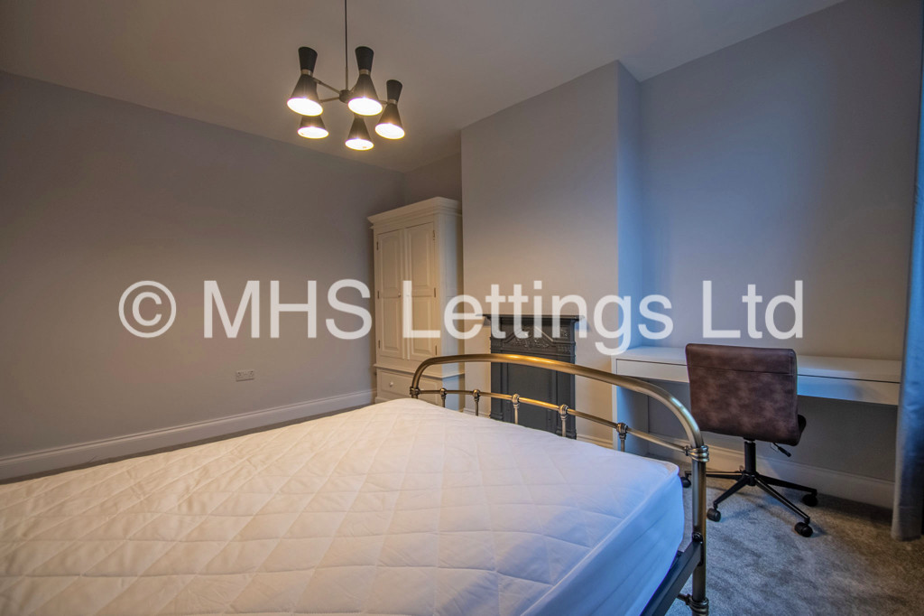 Photo of 2 Bedroom Mid Terraced House in 16 Trelawn Place, Leeds, LS6 3JP