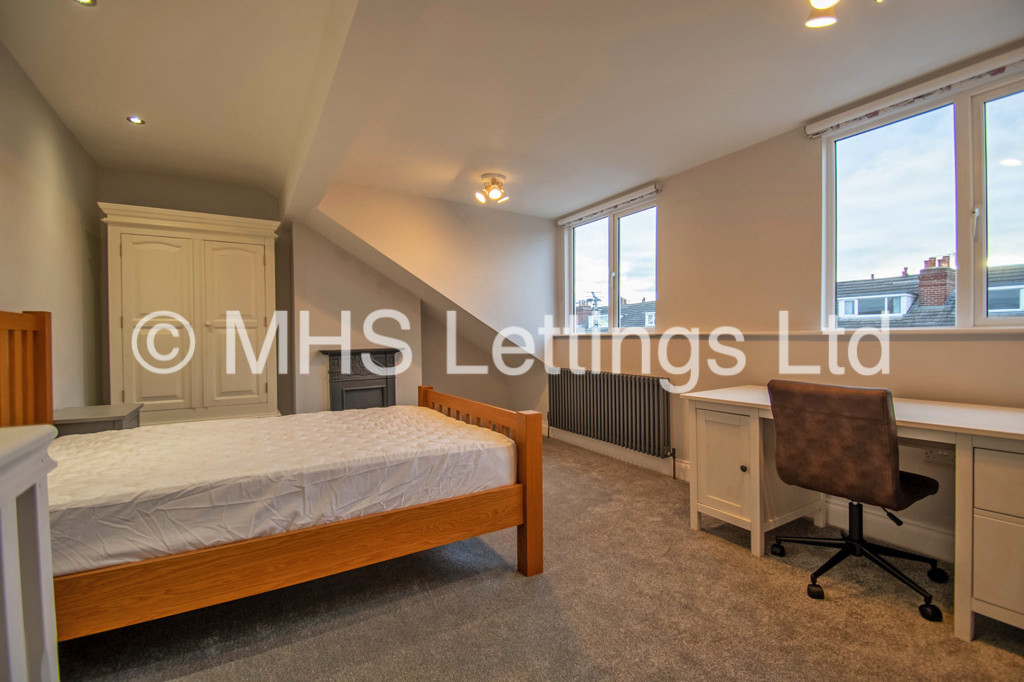 Photo of 2 Bedroom Mid Terraced House in 16 Trelawn Place, Leeds, LS6 3JP