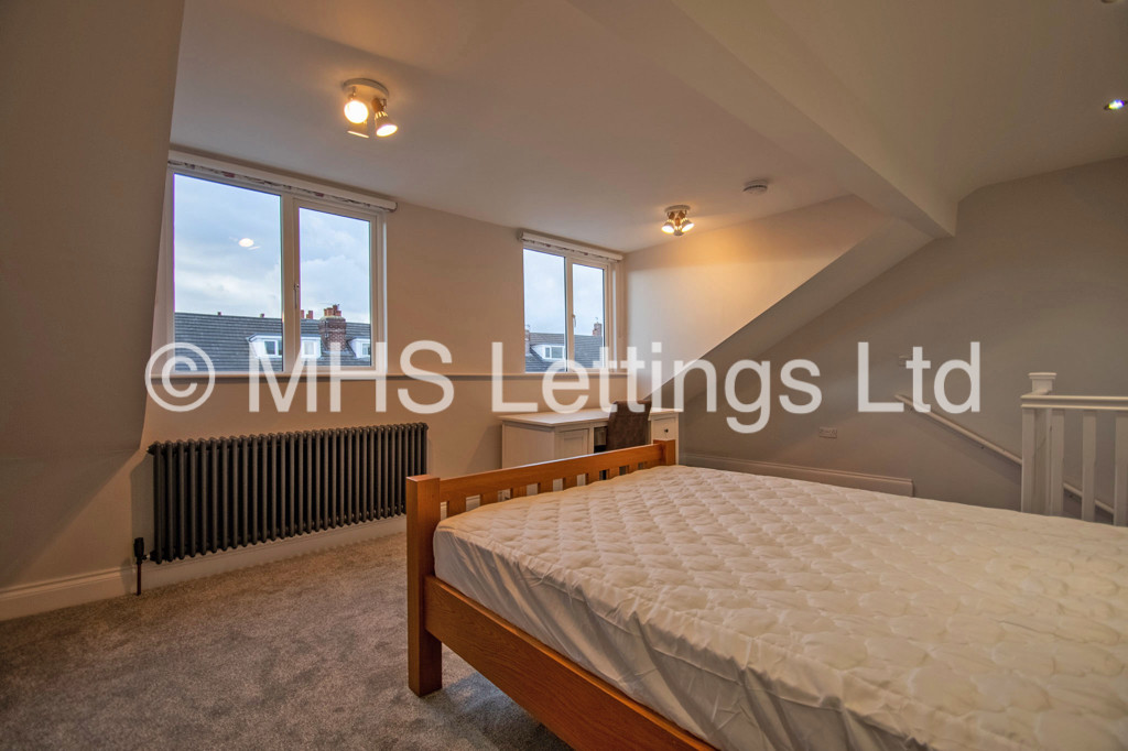 Photo of 2 Bedroom Mid Terraced House in 16 Trelawn Place, Leeds, LS6 3JP