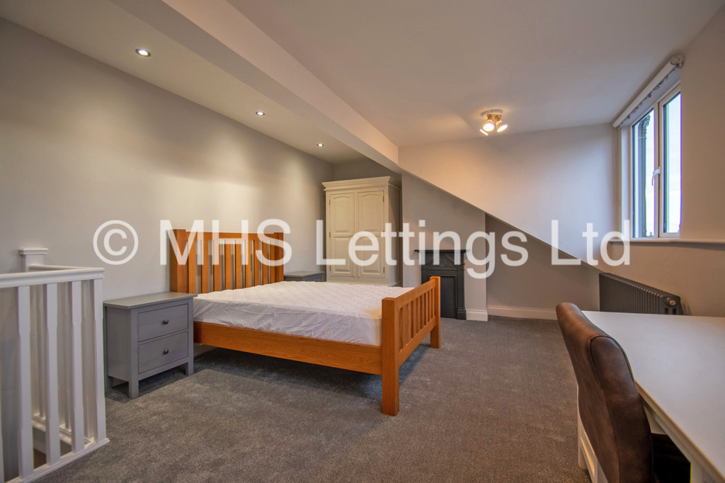 Photo of 2 Bedroom Mid Terraced House in 16 Trelawn Place, Leeds, LS6 3JP