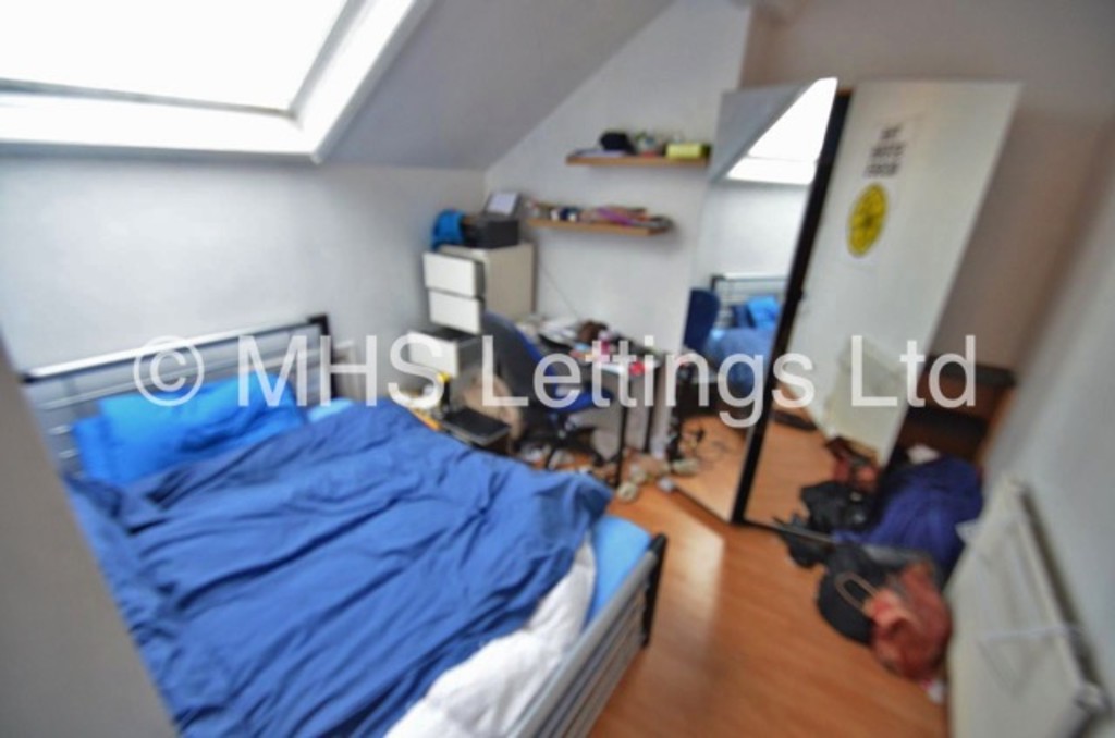Photo of 7 Bedroom Mid Terraced House in 29 Norwood Road, Leeds, LS6 1DZ