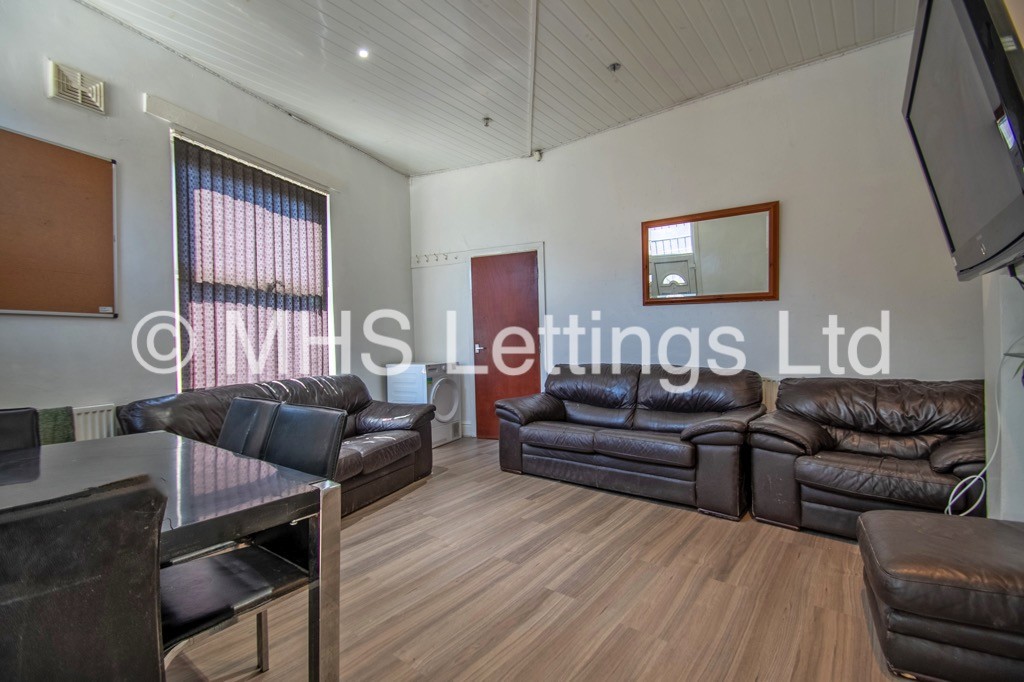 Photo of 7 Bedroom Mid Terraced House in 29 Norwood Road, Leeds, LS6 1DZ