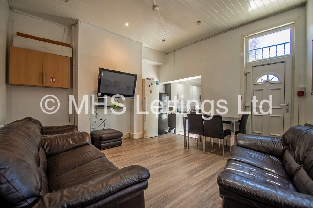 Photo of 7 Bedroom Mid Terraced House in 29 Norwood Road, Leeds, LS6 1DZ