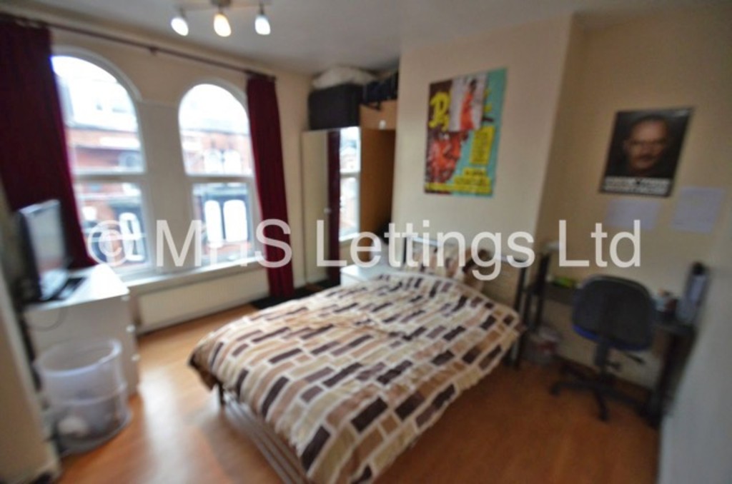 Photo of 7 Bedroom Mid Terraced House in 29 Norwood Road, Leeds, LS6 1DZ