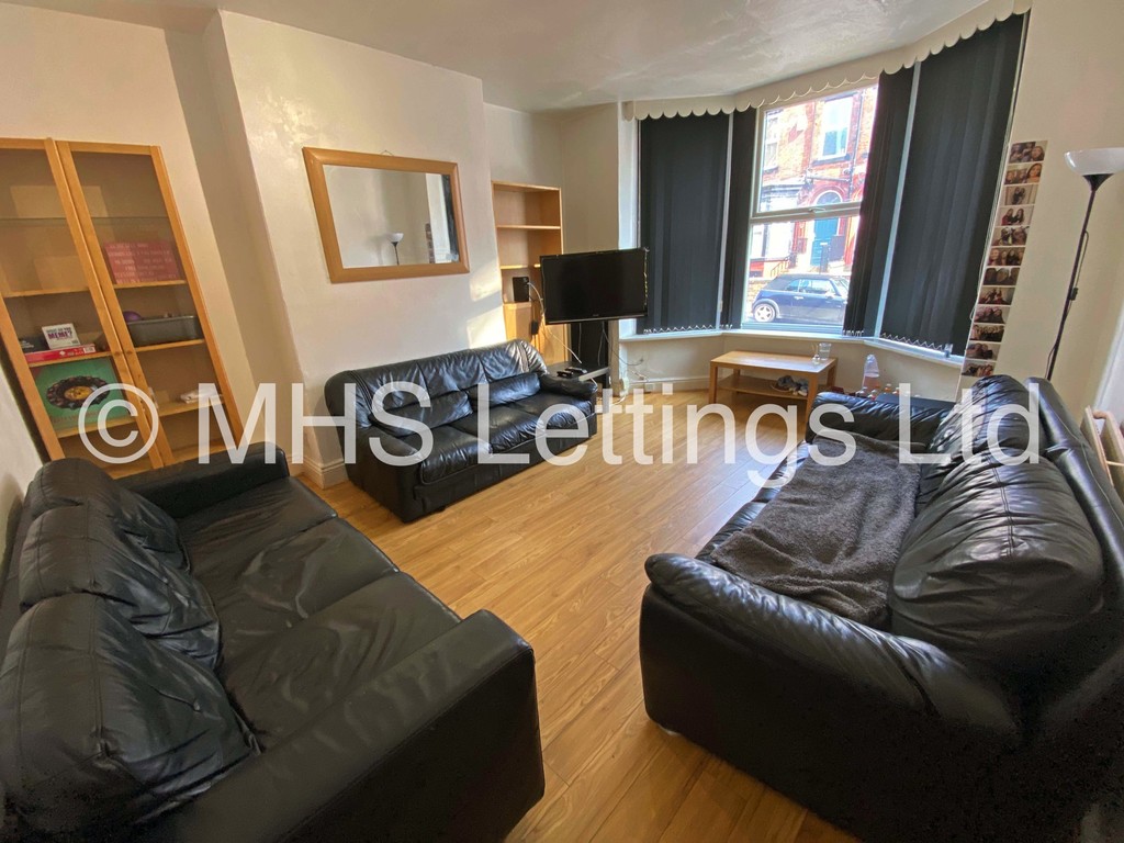 Photo of 7 Bedroom Mid Terraced House in 22 Ebberston Terrace, Leeds, LS6 1AU