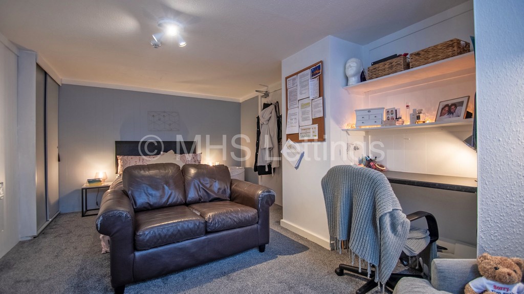 Photo of 1 Bedroom Flat in Studio Flat, 2 Manor Terrace, Leeds, LS6 1BU
