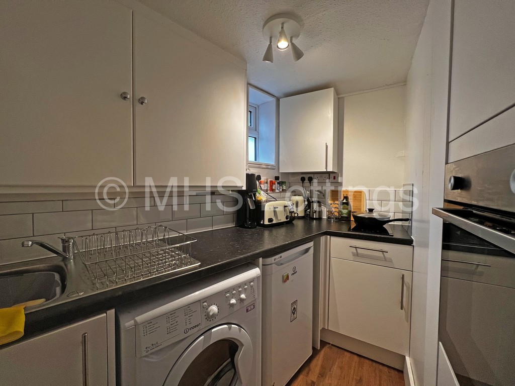 Photo of 1 Bedroom Flat in Studio Flat, 2 Manor Terrace, Leeds, LS6 1BU