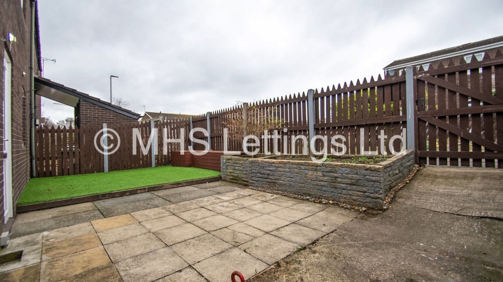 Photo of 3 Bedroom Mid Terraced House in 23 Willow Close, Leeds, LS4 2HG