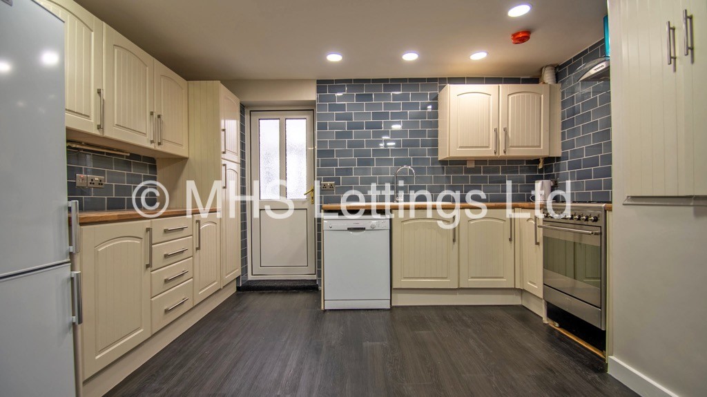Photo of 3 Bedroom Mid Terraced House in 23 Willow Close, Leeds, LS4 2HG