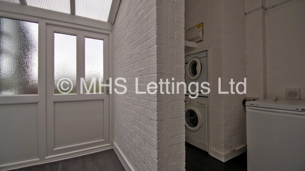 Photo of 3 Bedroom Mid Terraced House in 23 Willow Close, Leeds, LS4 2HG