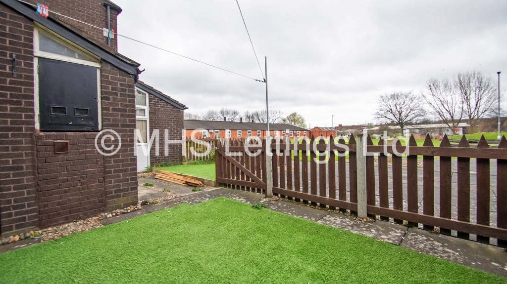 Photo of 3 Bedroom Mid Terraced House in 23 Willow Close, Leeds, LS4 2HG