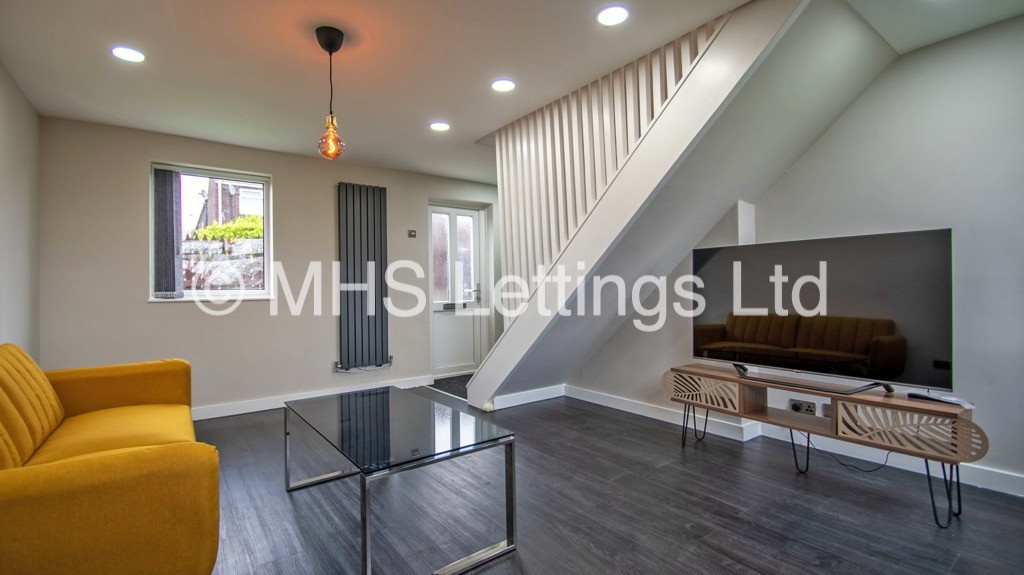 Photo of 3 Bedroom Mid Terraced House in 23 Willow Close, Leeds, LS4 2HG