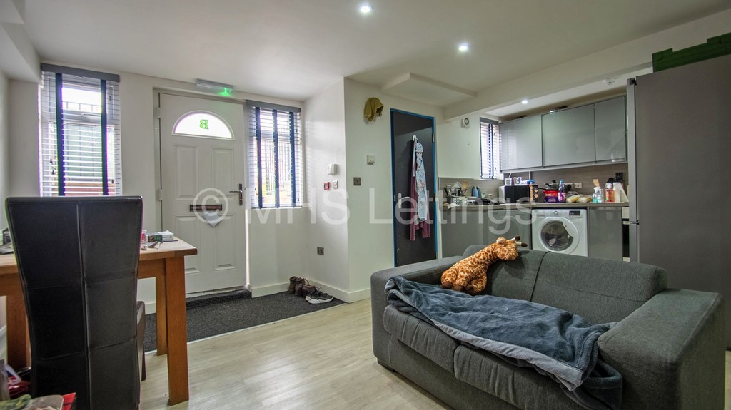Photo of 1 Bedroom Flat in 42b Beechwood Crescent, Leeds, LS4 2LL