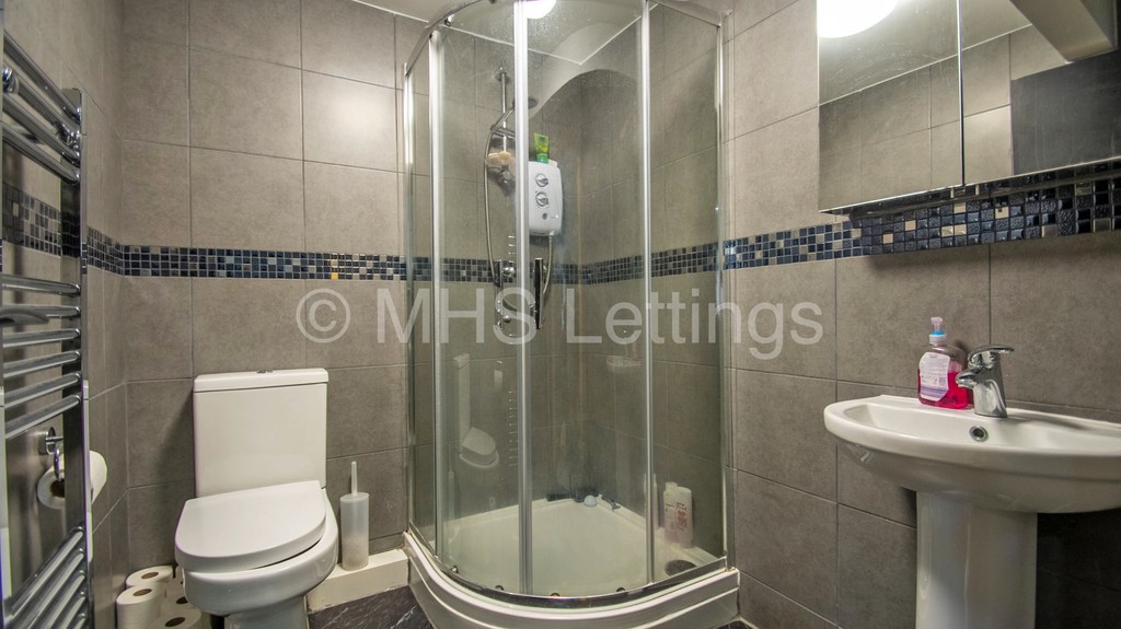 Photo of 1 Bedroom Flat in 42b Beechwood Crescent, Leeds, LS4 2LL