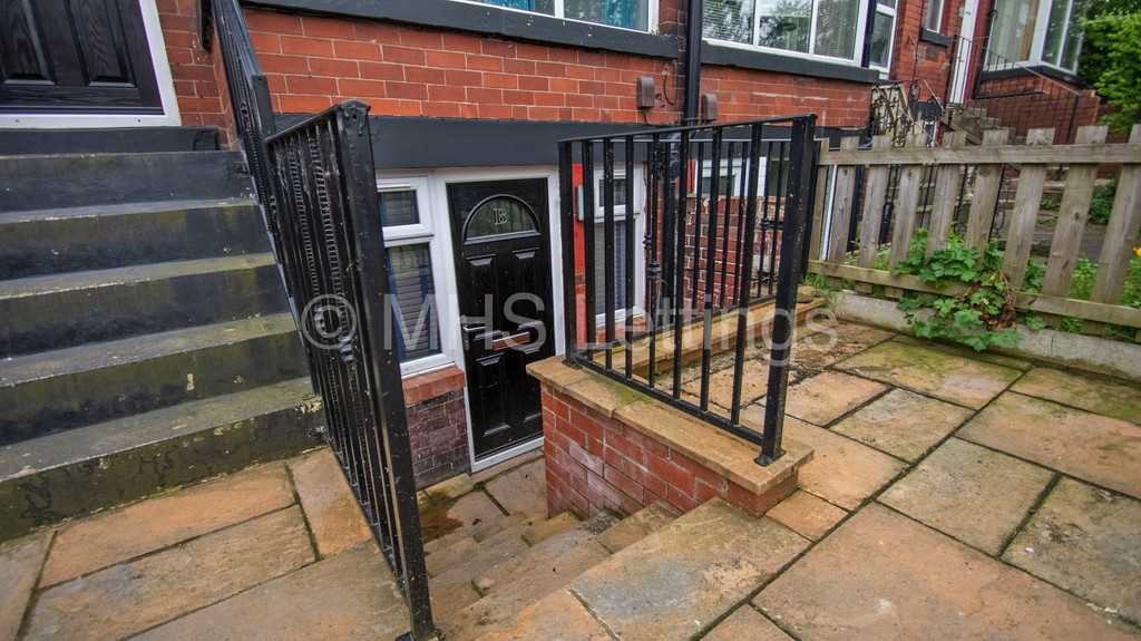 Photo of 1 Bedroom Flat in 42b Beechwood Crescent, Leeds, LS4 2LL
