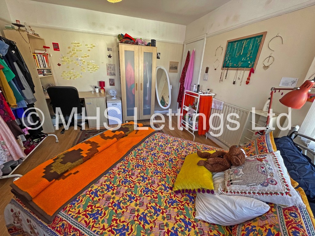 Photo of 4 Bedroom Semi-Detached House in 3 Buckingham Avenue, Leeds, LS6 1DJ