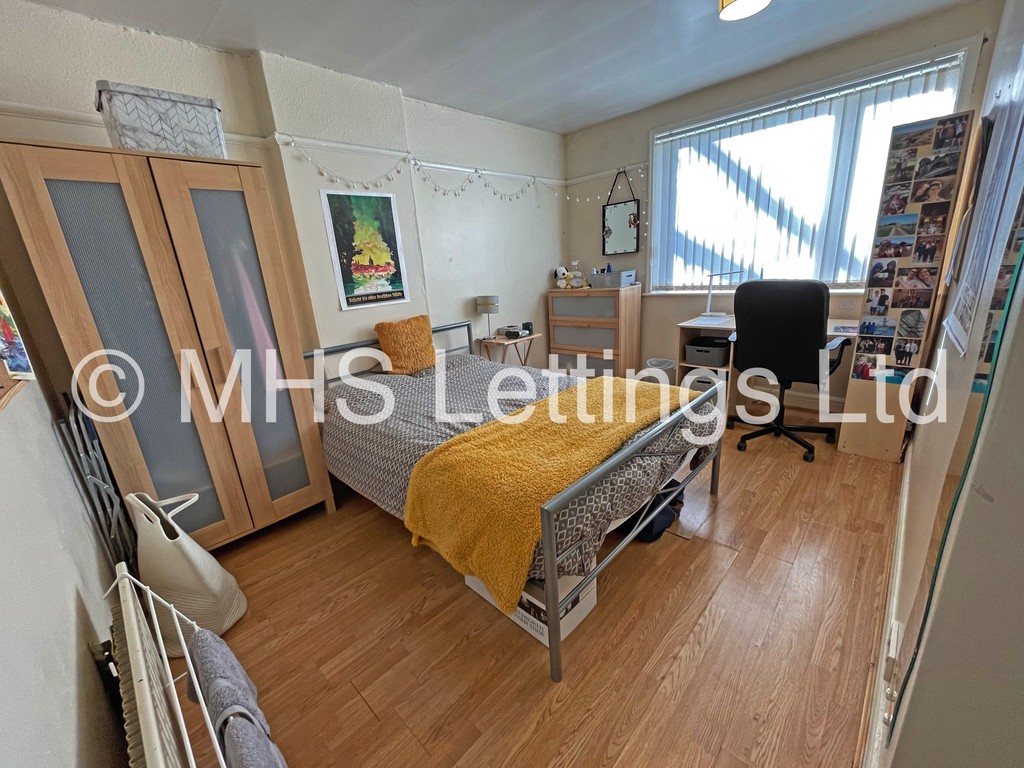 Photo of 4 Bedroom Semi-Detached House in 3 Buckingham Avenue, Leeds, LS6 1DJ