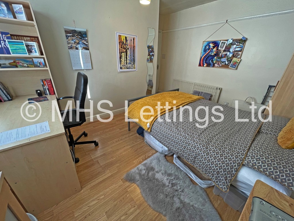 Photo of 4 Bedroom Semi-Detached House in 3 Buckingham Avenue, Leeds, LS6 1DJ