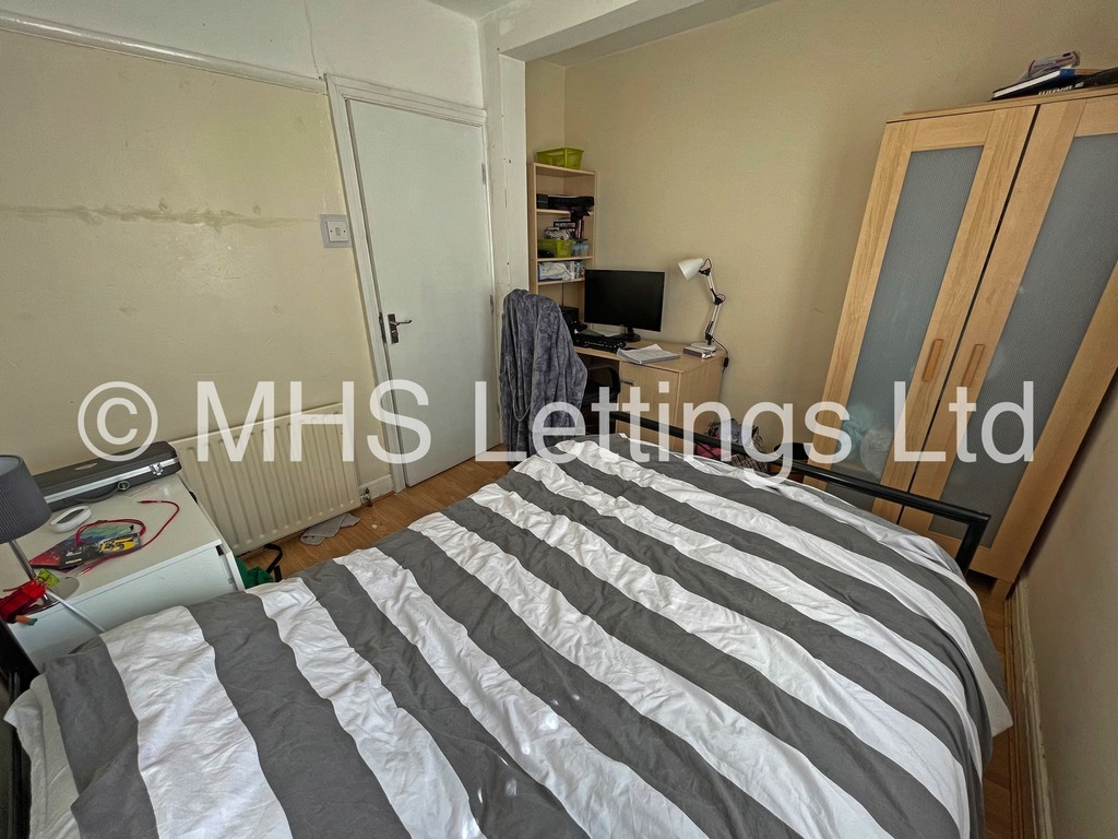 Photo of 4 Bedroom Semi-Detached House in 3 Buckingham Avenue, Leeds, LS6 1DJ