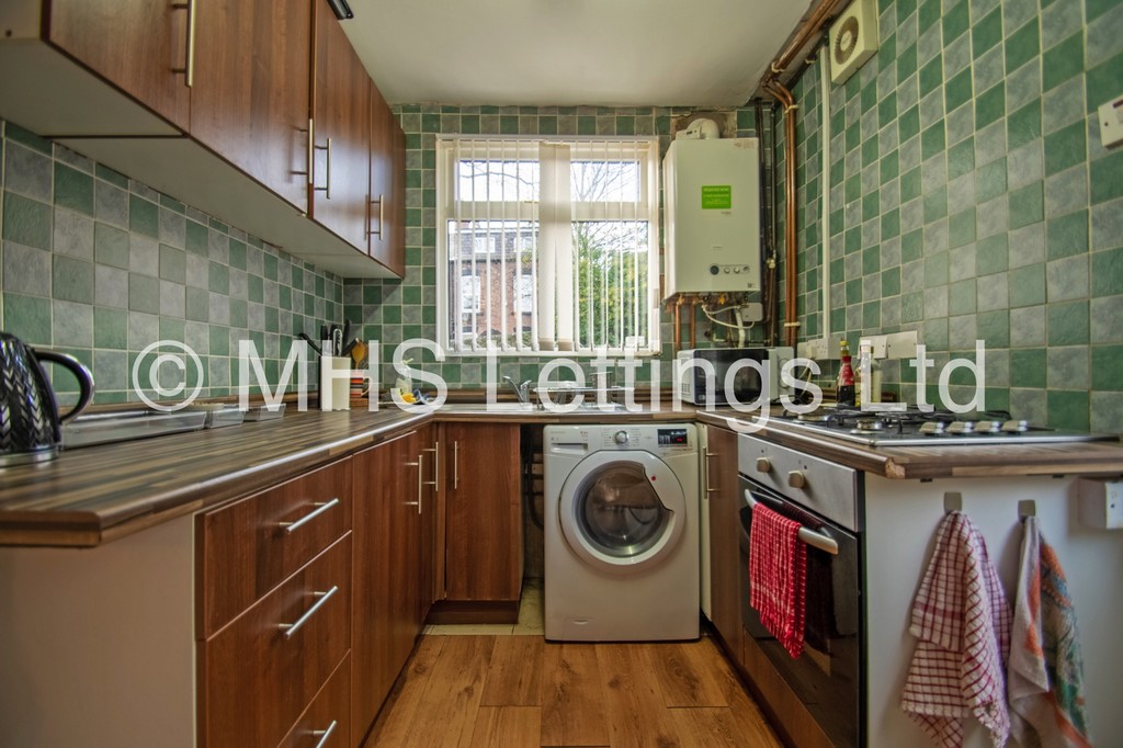 Photo of 4 Bedroom Semi-Detached House in 3 Buckingham Avenue, Leeds, LS6 1DJ