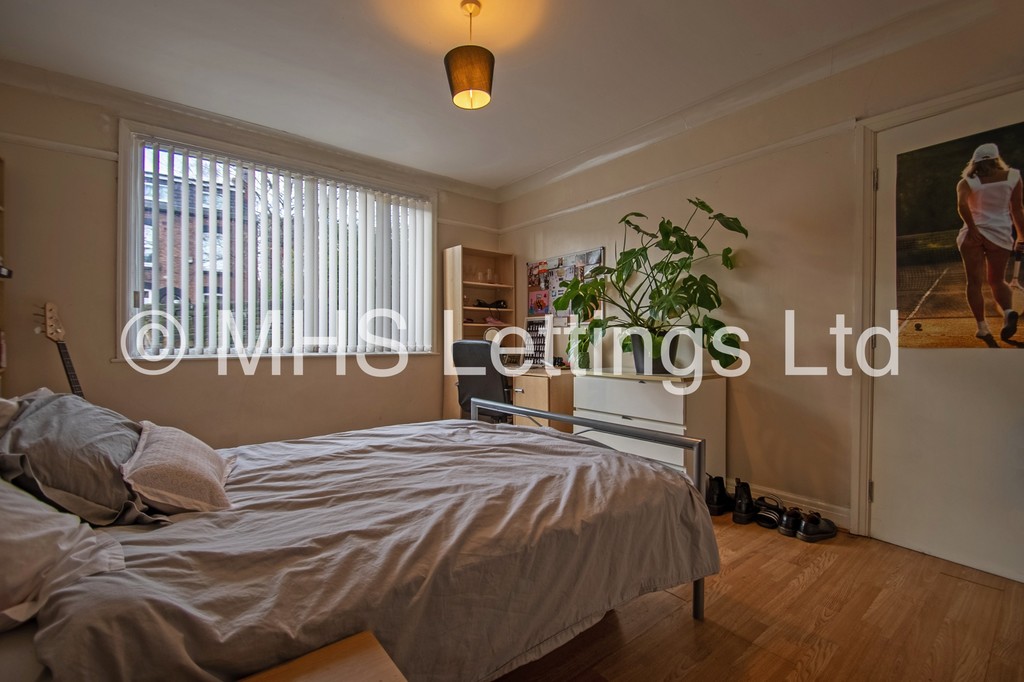 Photo of 4 Bedroom Semi-Detached House in 3 Buckingham Avenue, Leeds, LS6 1DJ