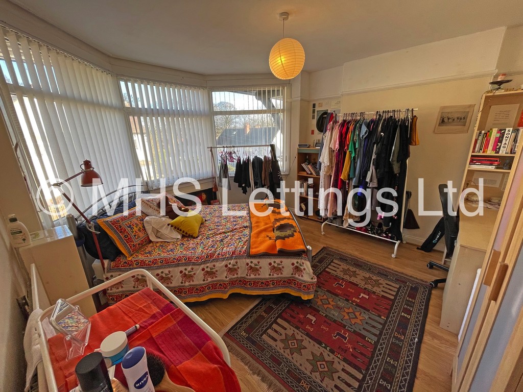 Photo of 4 Bedroom Semi-Detached House in 3 Buckingham Avenue, Leeds, LS6 1DJ