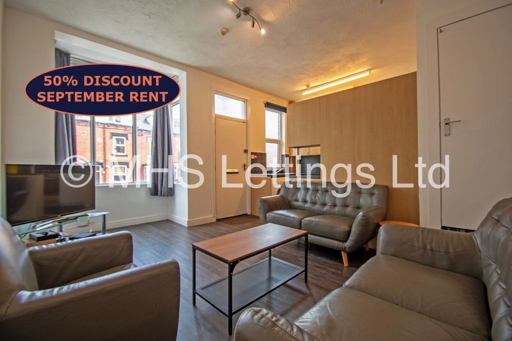 Photo of 4 Bedroom Mid Terraced House in 28 Beechwood Mount, Leeds, LS4 2NQ