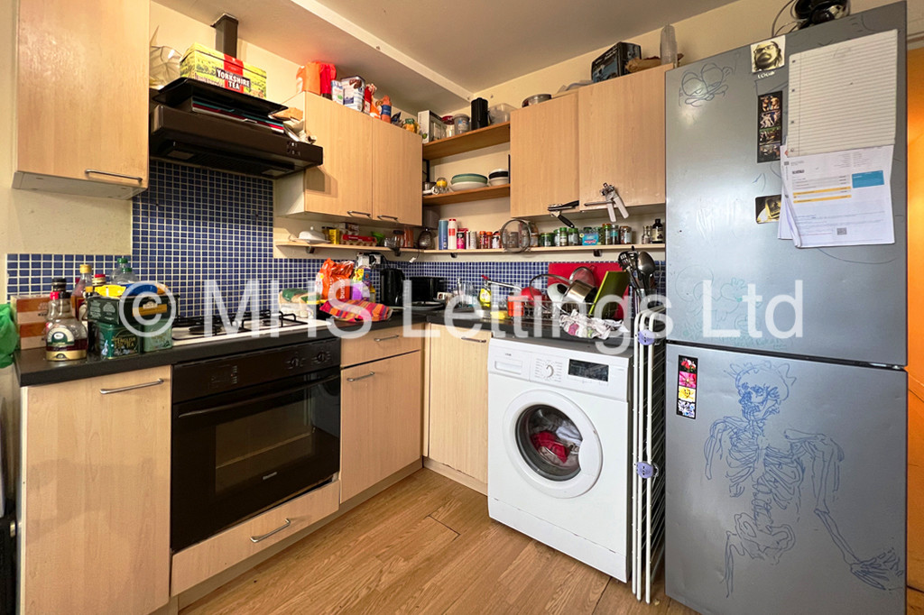 Photo of 3 Bedroom Flat in 30 Kelso Heights, Leeds, LS3 1HN