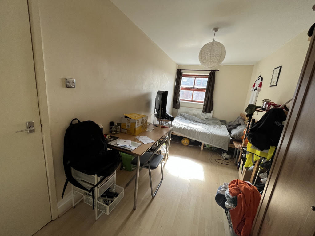 Photo of 3 Bedroom Flat in 30 Kelso Heights, Leeds, LS3 1HN