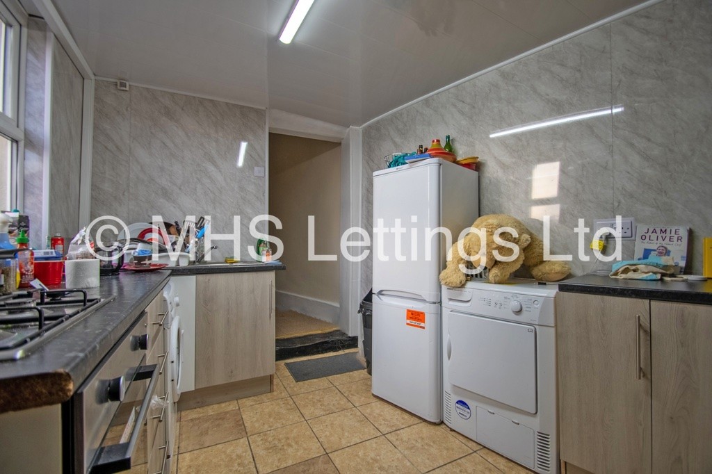 Photo of 4 Bedroom End Terraced House in 12 Delph Lane, Leeds, LS6 2HQ