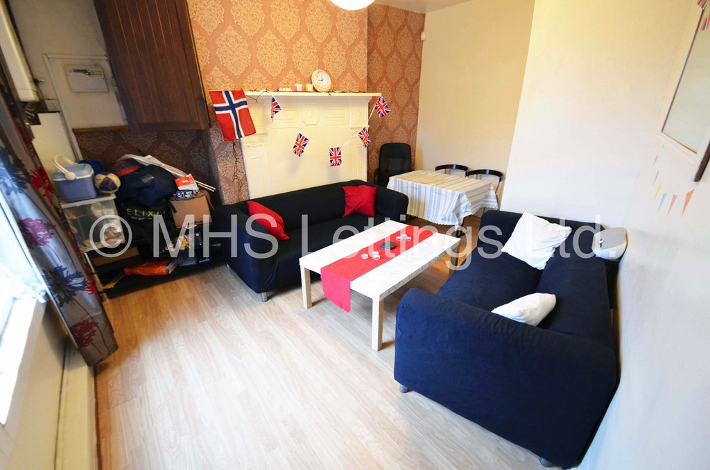 Photo of 4 Bedroom End Terraced House in 12 Delph Lane, Leeds, LS6 2HQ
