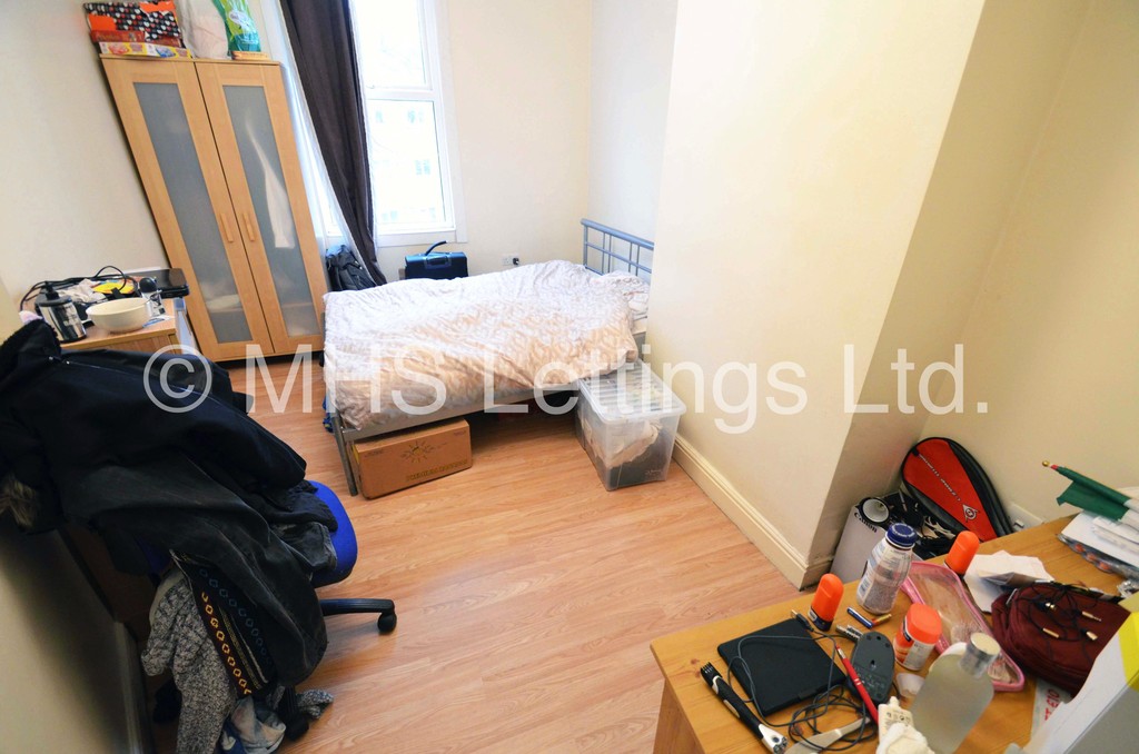 Photo of 4 Bedroom End Terraced House in 12 Delph Lane, Leeds, LS6 2HQ