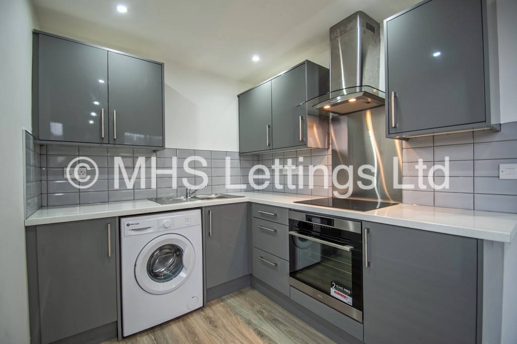 Photo of 2 Bedroom Flat in Flat 1, 2 Raincliffe Grove, Leeds, LS9 9LP