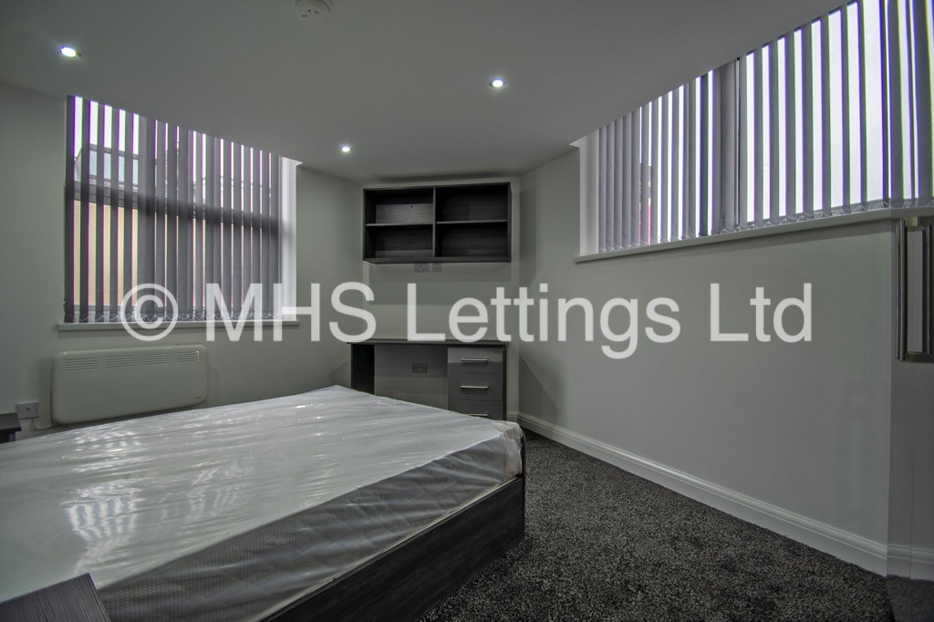 Photo of 2 Bedroom Flat in Flat 1, 2 Raincliffe Grove, Leeds, LS9 9LP