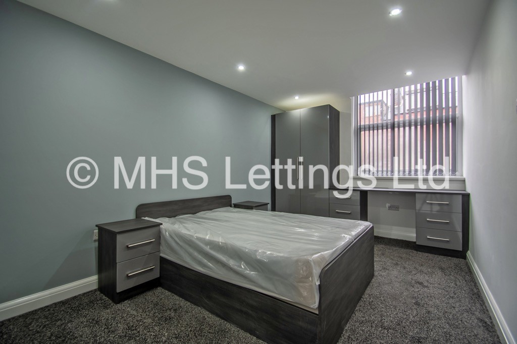 Photo of 2 Bedroom Flat in Flat 1, 2 Raincliffe Grove, Leeds, LS9 9LP