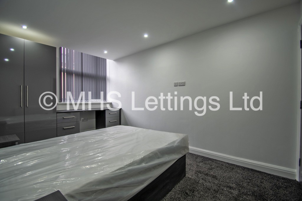 Photo of 2 Bedroom Flat in Flat 1, 2 Raincliffe Grove, Leeds, LS9 9LP