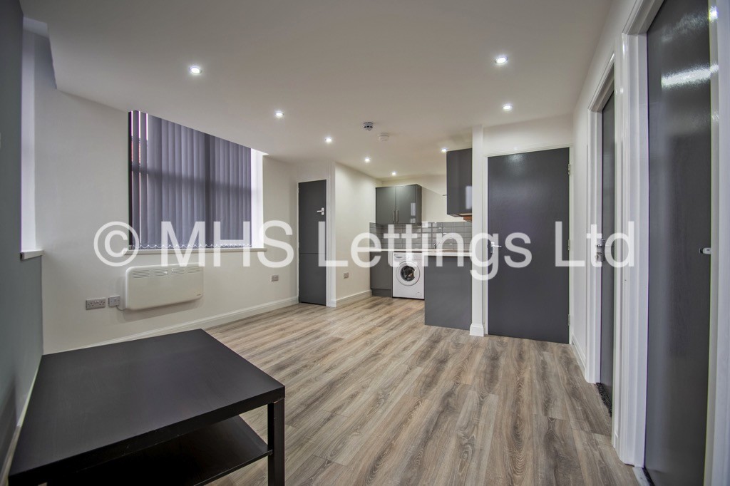 Photo of 2 Bedroom Flat in Flat 1, 2 Raincliffe Grove, Leeds, LS9 9LP
