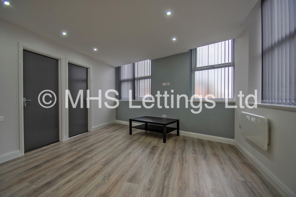 Photo of 2 Bedroom Flat in Flat 1, 2 Raincliffe Grove, Leeds, LS9 9LP