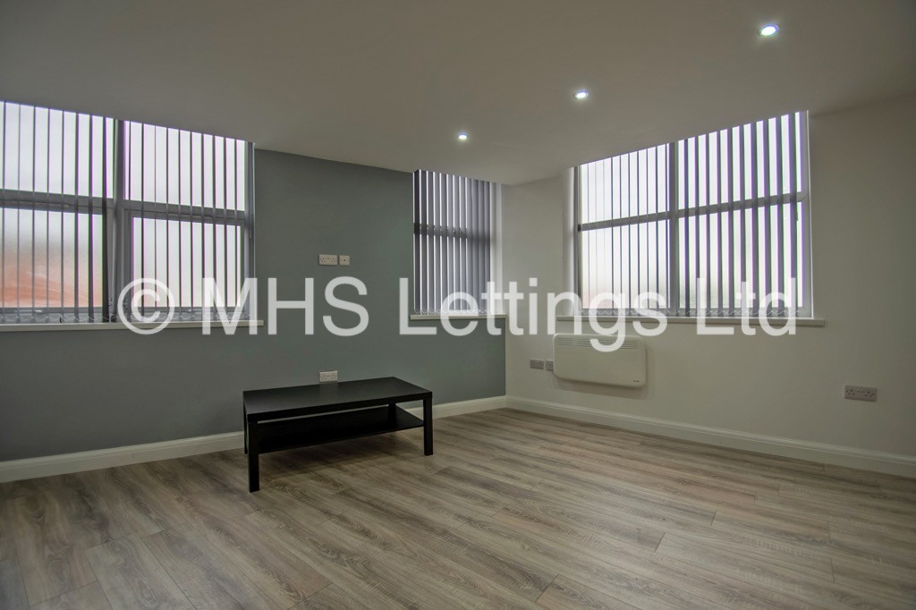 Photo of 2 Bedroom Flat in Flat 1, 2 Raincliffe Grove, Leeds, LS9 9LP