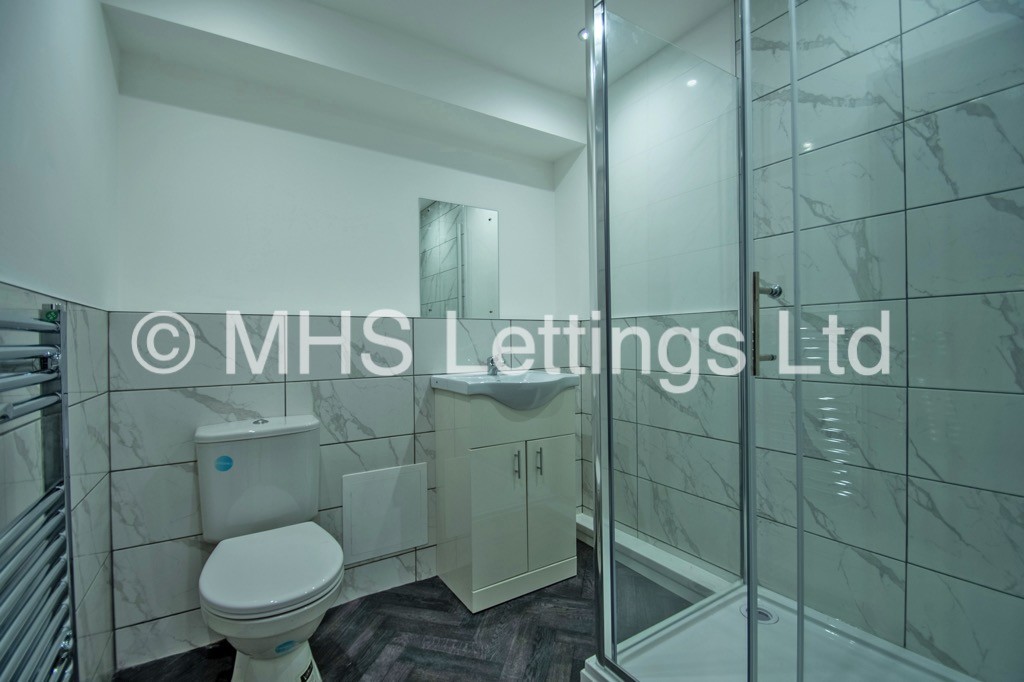 Photo of 1 Bedroom Flat in Flat 2, 2 Raincliffe Grove, Leeds, LS9 9LP