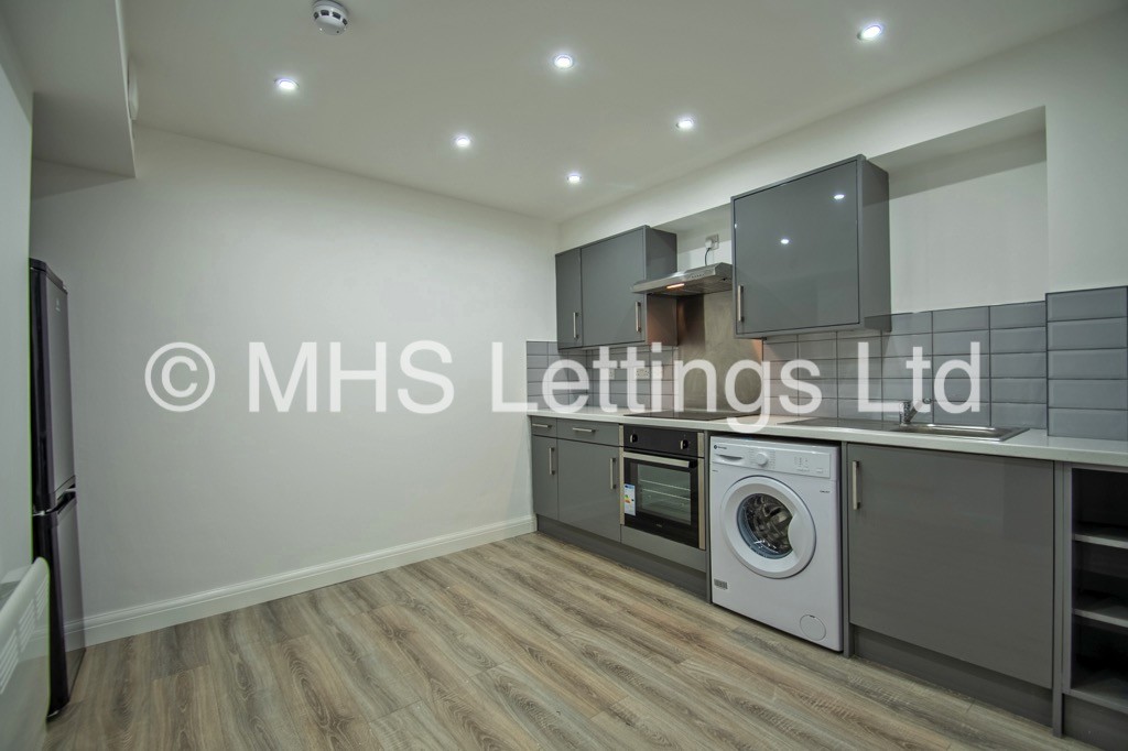 Photo of 1 Bedroom Flat in Flat 2, 2 Raincliffe Grove, Leeds, LS9 9LP