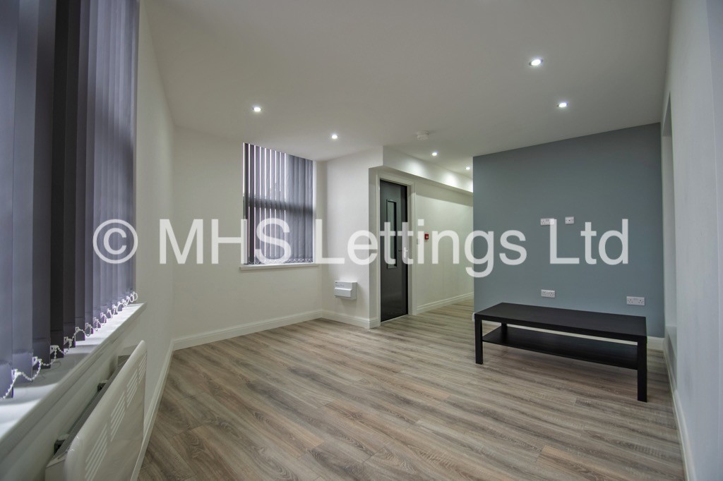 Photo of 1 Bedroom Flat in Flat 2, 2 Raincliffe Grove, Leeds, LS9 9LP