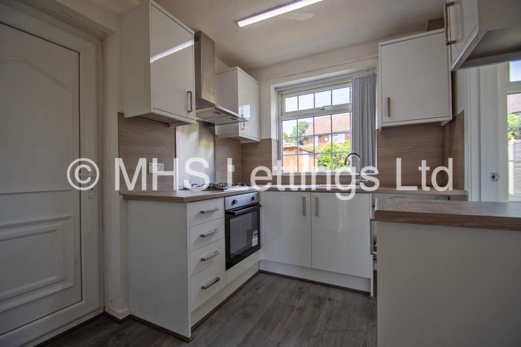 Photo of 2 Bedroom Semi-Detached House in 8 Old Farm Close, Leeds, LS16 5DG