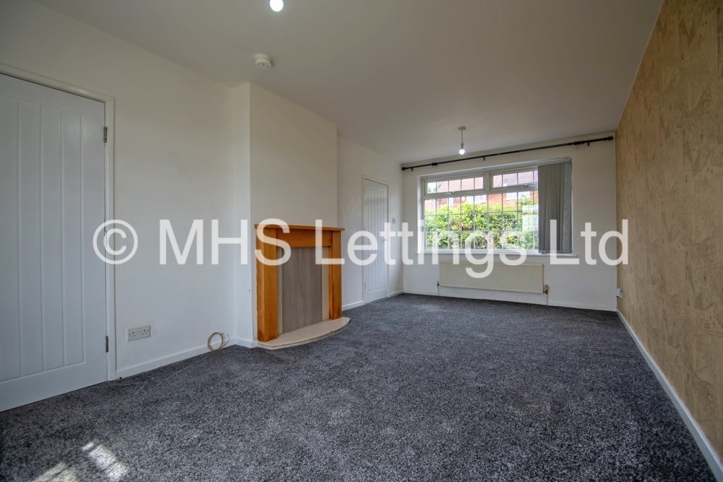 Photo of 2 Bedroom Semi-Detached House in 8 Old Farm Close, Leeds, LS16 5DG